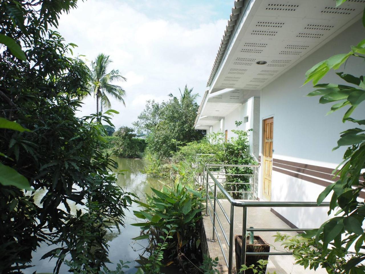 Baanpooya Hotel And Resort Tak Exterior photo