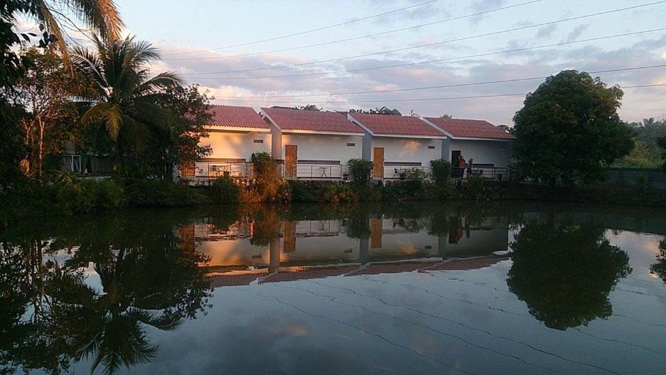 Baanpooya Hotel And Resort Tak Exterior photo